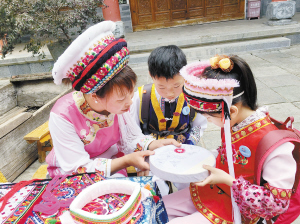 “小鬼游学记”探访生态原乡民族文化