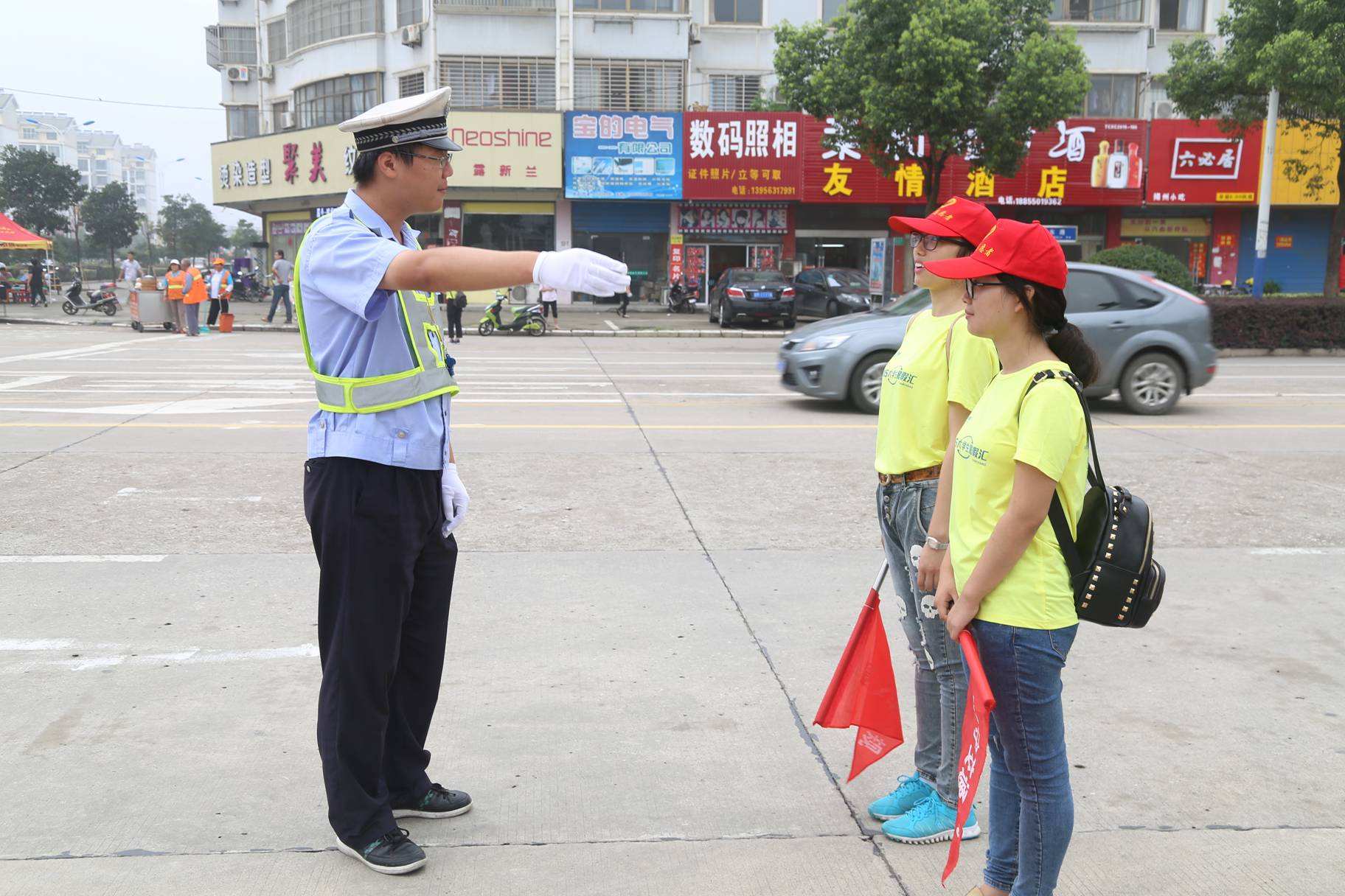 礼让斑马线 文明过马路